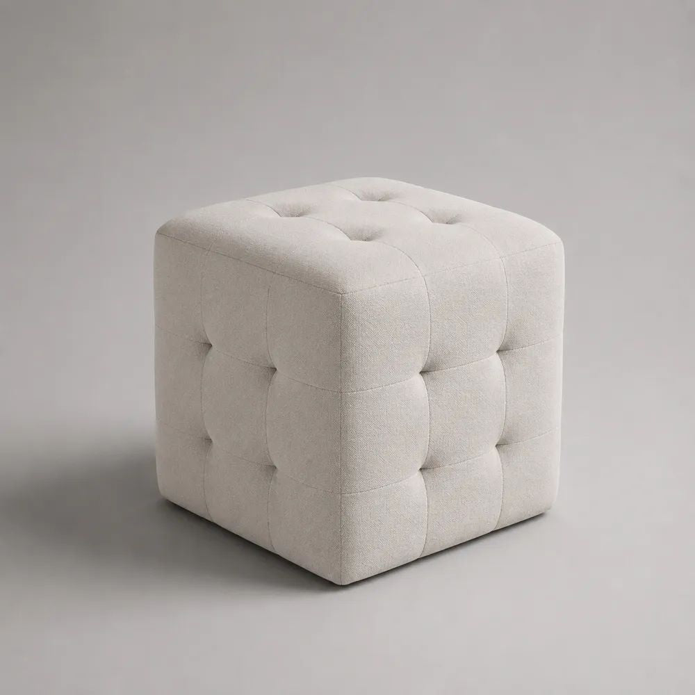 Quadratischer Polsterhocker mit Bouclé-Bezug, Cremeweiß, 45 × 45 × 45 cm