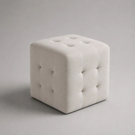 Quadratischer Polsterhocker mit Bouclé-Bezug, Cremeweiß, 45 × 45 × 45 cm